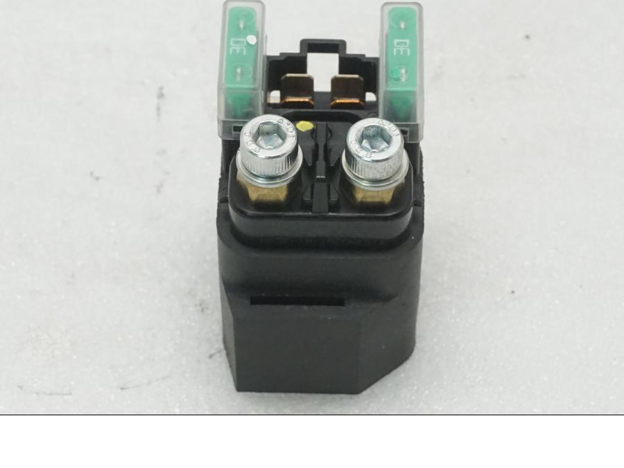 Framsidan på Startrelä från en Kawasaki Z 400 -2020 motorcykel.