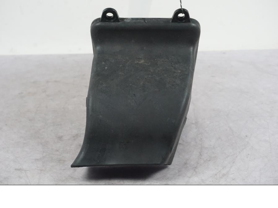 Baksidan på Luftburksnorkel från en Ducati Multistrada V4 -2024 motorcykel.