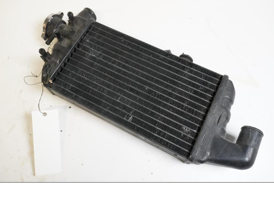 Framsidan på Vattenkyl från en BMW K 1200 LT -2004 motorcykel.