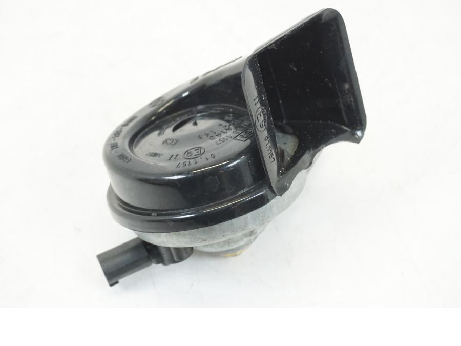 Baksidan på Signalhorn / Tuta från en BMW K 1200 LT -2004 motorcykel.