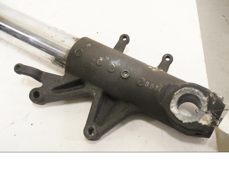 Baksidan på Gaffelben från en Honda CTX 1300 -2014 motorcykel.