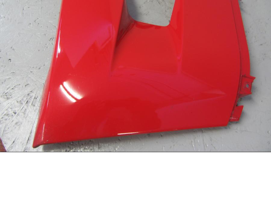 Höger sida på Magkåpa från en Ducati Panigale 959 -2016 motorcykel.