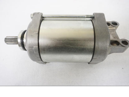 Baksidan på Startmotor från en Kawasaki Z 900 -2020 motorcykel.