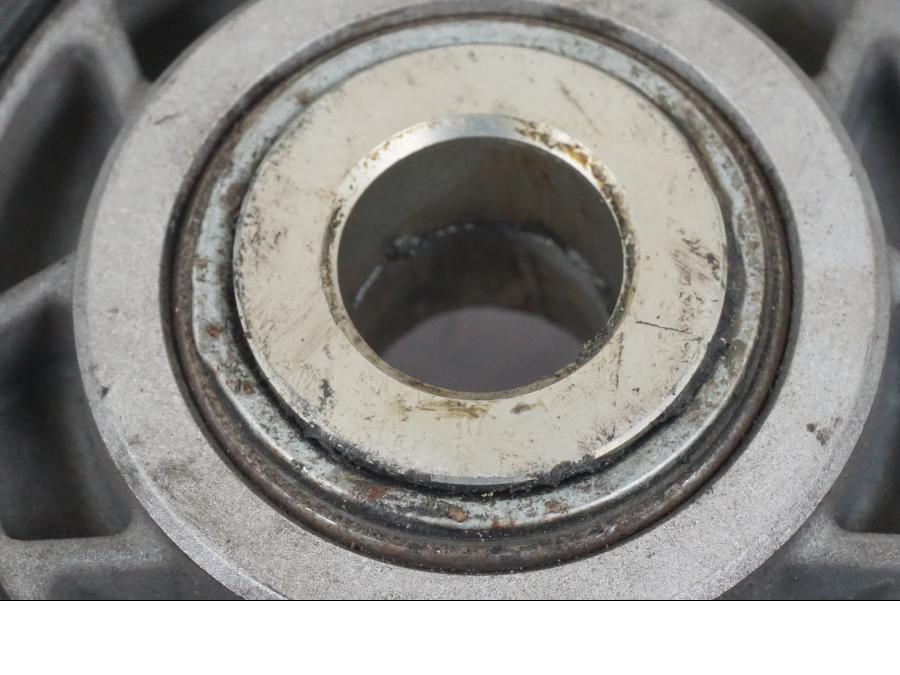 Höger sida på Drevfäste från en KTM 950 SM -2006 motorcykel.