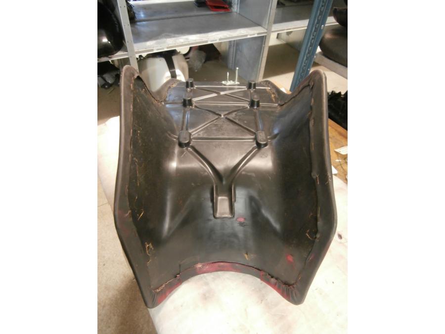 Extrabild1 på Sadel från en Cagiva Gran Canyon 900 ie -1998 motorcykel.