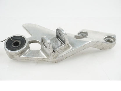 Baksidan på Fotpinnefäste från en Yamaha XJ 900 -1997 motorcykel.