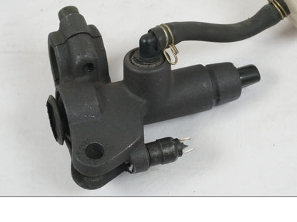 Vänster sida på Bromshuvudcylinder från en Aprilia RS 125 -2000 motorcykel.