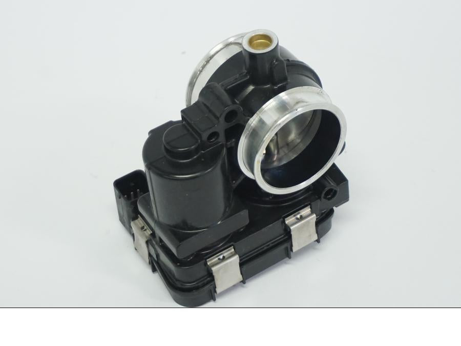 Snett uppifrån på Spjällhus från en BMW R 1250 GS -2022 motorcykel.