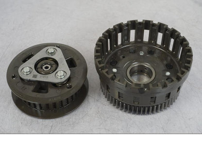 Snett uppifrån på Kopplingskorg från en BMW R 1250 GS -2023 motorcykel.