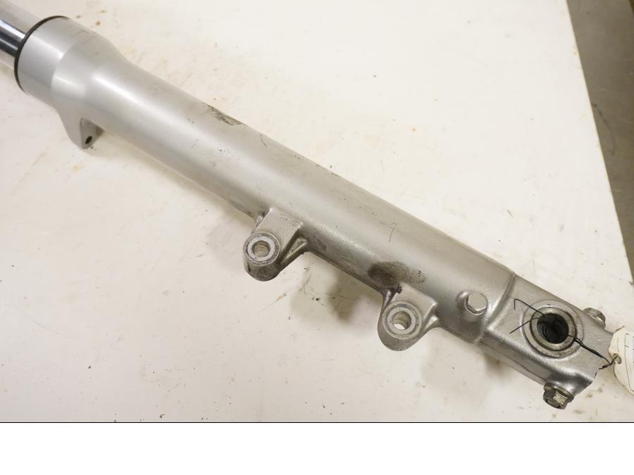 Baksidan på Gaffelben från en Suzuki GSX 1100 F -1991 motorcykel.