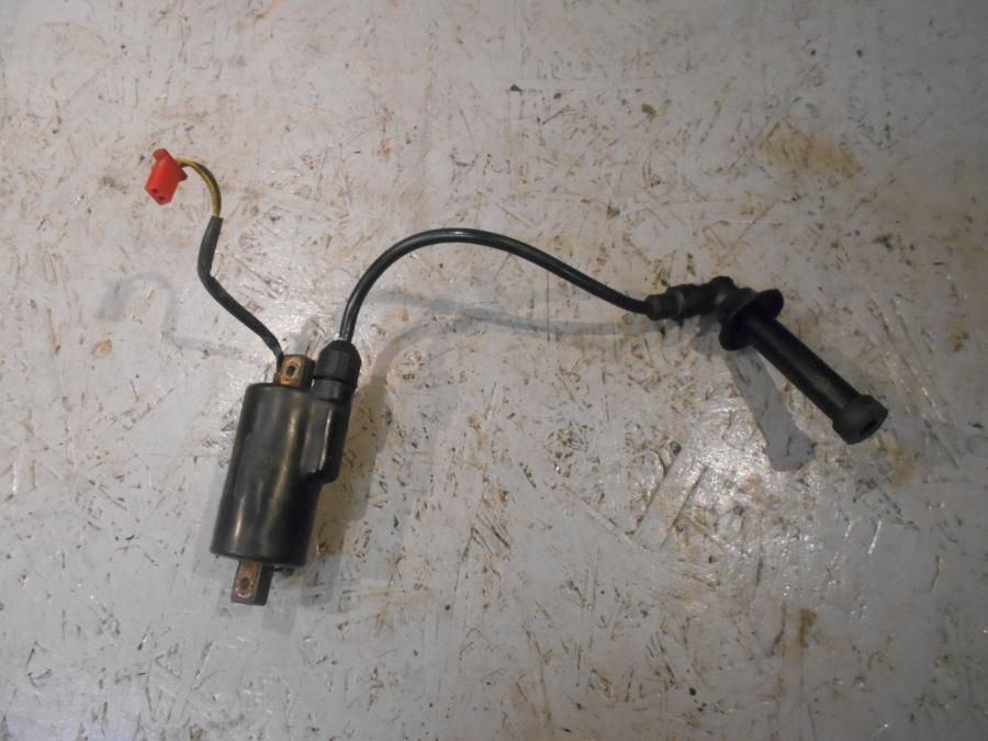 Framsidan på Tändspole från en Honda GL 500 -1982 motorcykel.