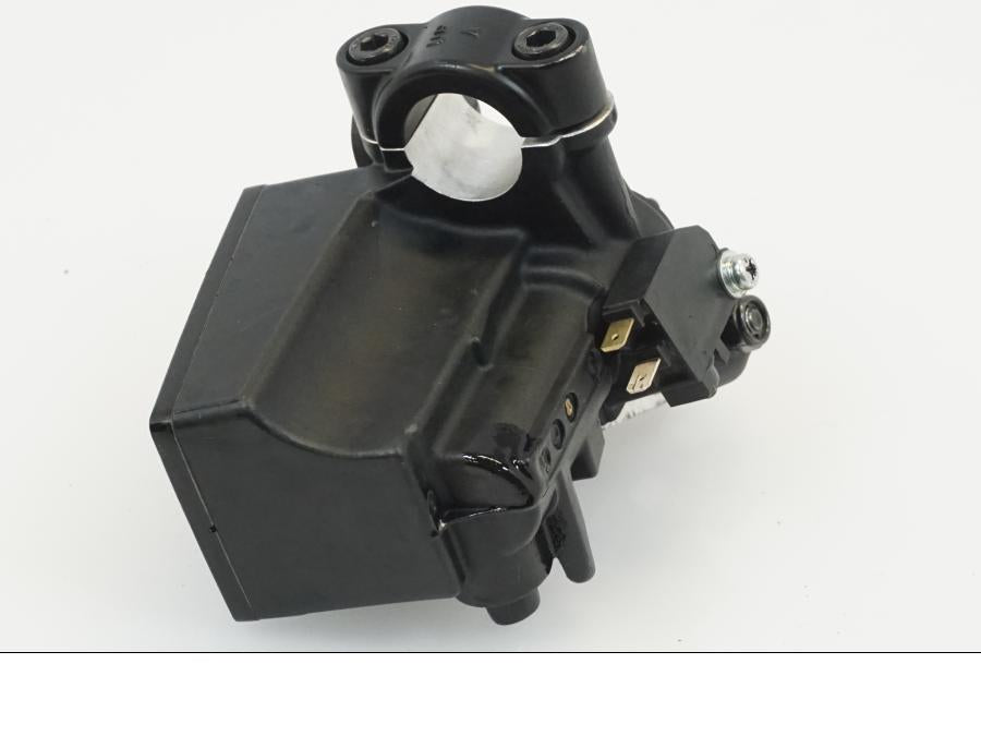 Vänster sida på Bromshuvudcylinder från en Yamaha MT-07 -2019 motorcykel.