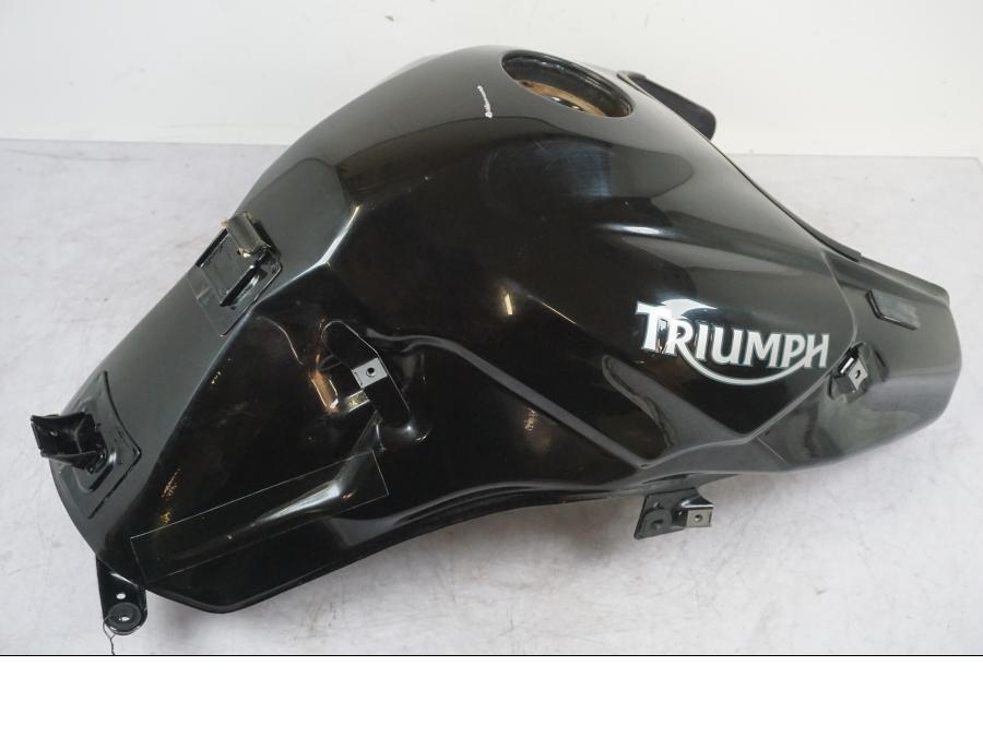 Framsidan på Bensintank från en Triumph Tiger -2009 motorcykel.