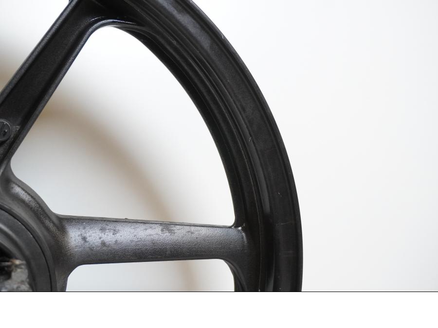 Extrabild4 på Fälg från en Honda CBR 125 R -2008 motorcykel.