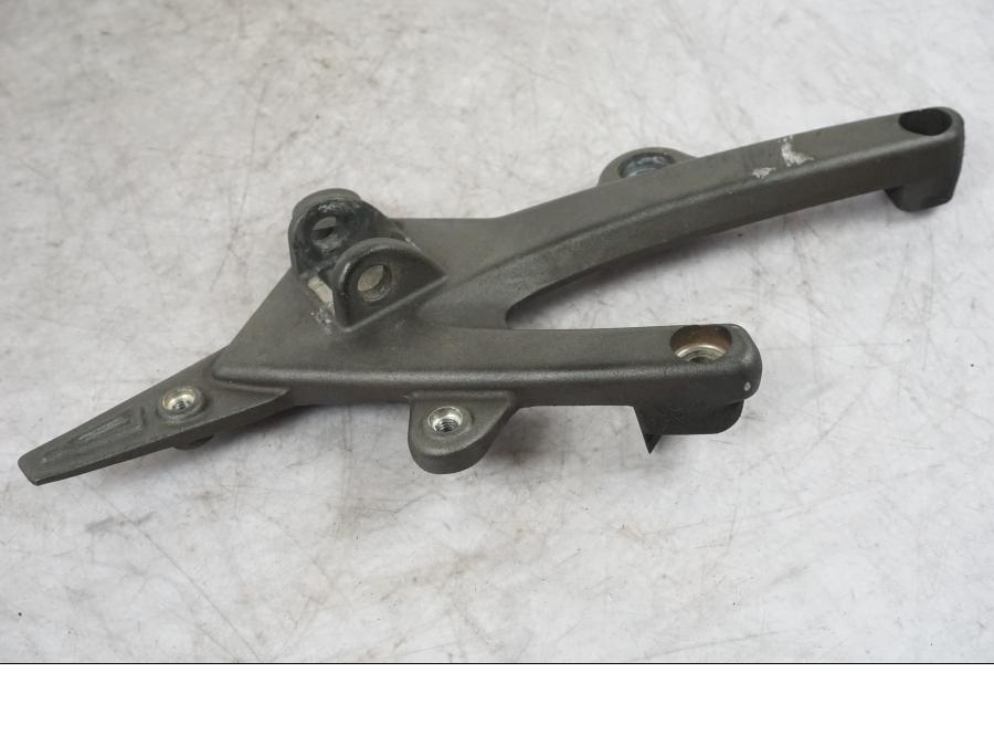 Höger sida på Fotpinnefäste från en Buell 1125 R -2008 motorcykel.