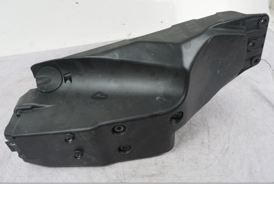 Extrabild3 på Undertail från en Ducati Multistrada V4 -2024 motorcykel.