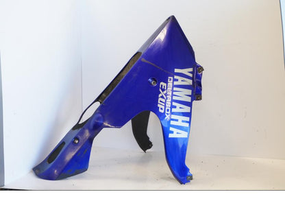 Vänster sida på Magkåpa från en Yamaha YZF 1000 R -1997 motorcykel.