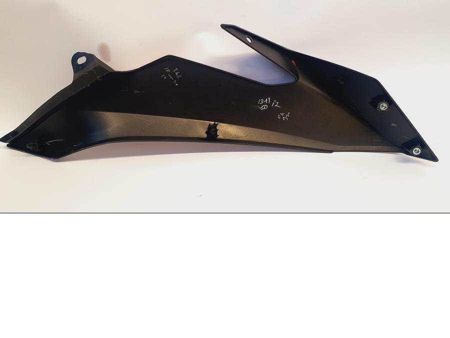 Höger sida på Bensintankskåpa från en KTM 390 Adventure -2021 motorcykel.