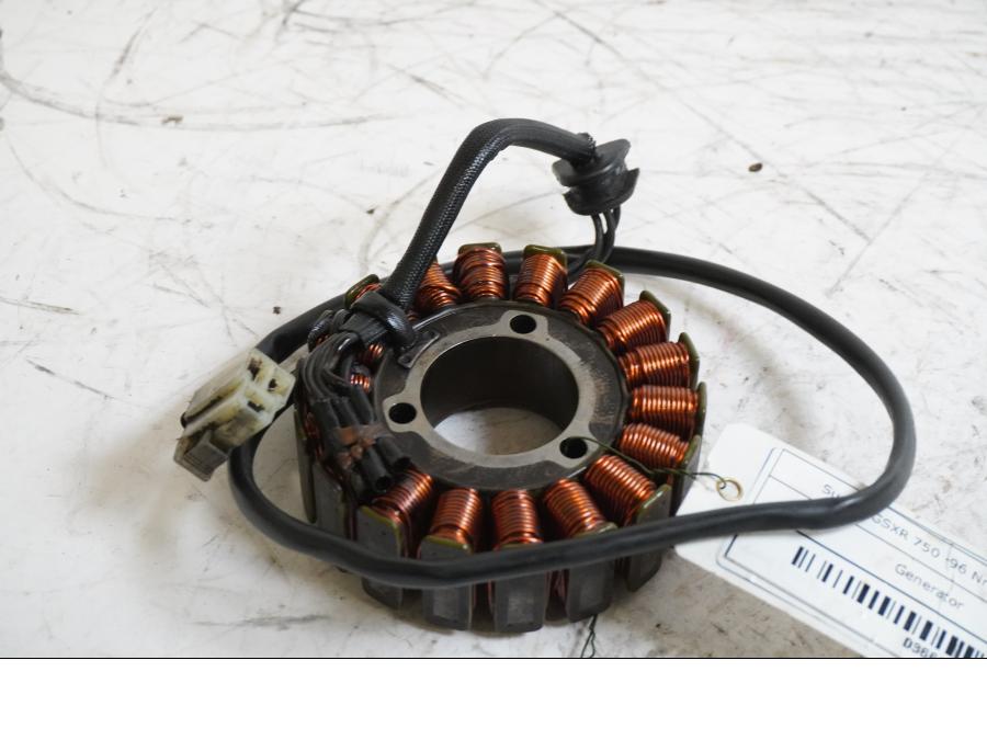 Framsidan på Generator från en Suzuki GSX-R 750 -1996 motorcykel.