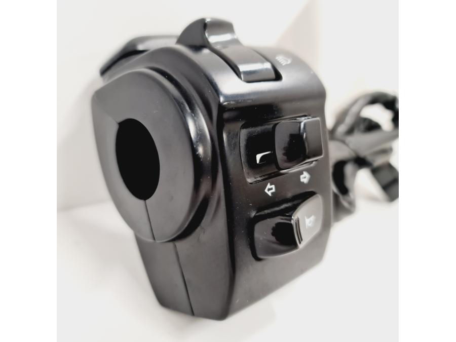 Baksidan på Styrelreglage från en Kawasaki VN 1700 Classic Tourer -2009 motorcykel.