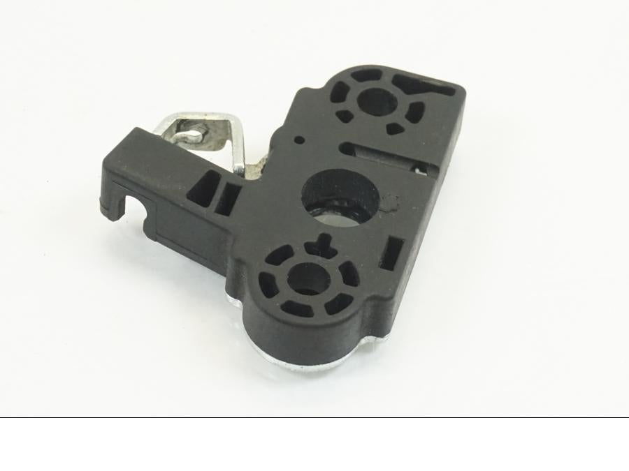 Baksidan på Sadellåsmekanism från en Ducati Streetfighter 1098 -2010 motorcykel.