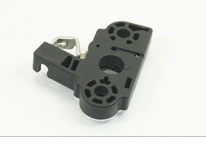 Baksidan på Sadellåsmekanism från en Ducati Streetfighter 1098 -2010 motorcykel.