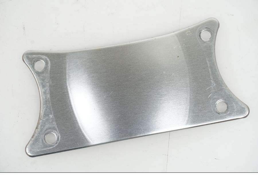 Framsidan på Framskärmens aluplatta från en Yamaha XJ 900 -1997 motorcykel.