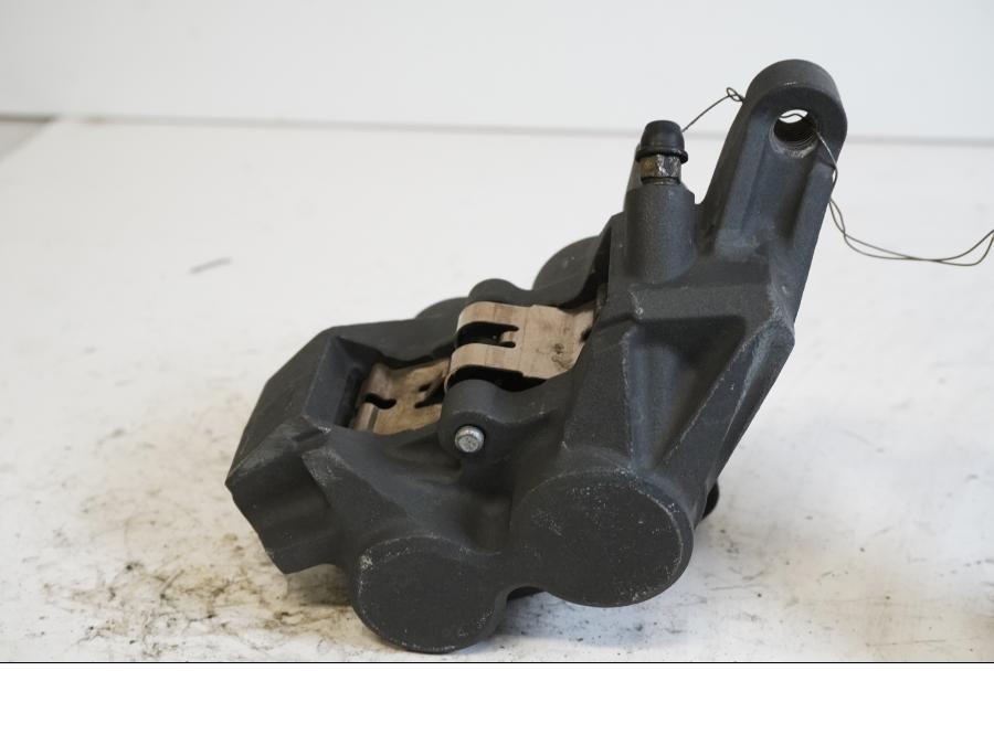 Baksidan på Bromsok från en Yamaha YZF R6 -1999 motorcykel.