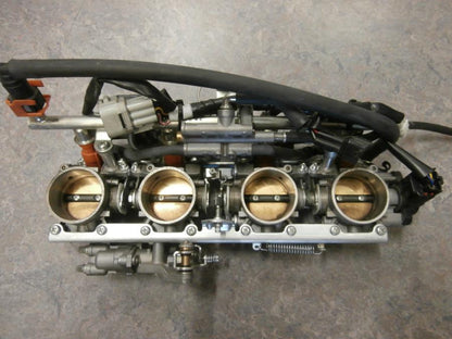 Framsidan på Spjällhus från en Yamaha FJR 1300 -2007 motorcykel.