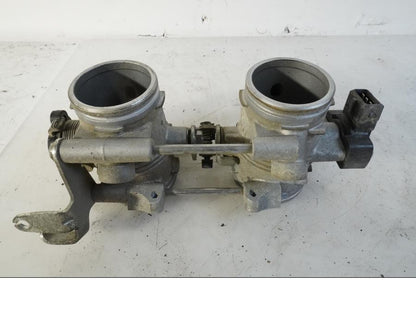 Framsidan på Spjällhus från en BMW F 800 GS -2008 motorcykel.