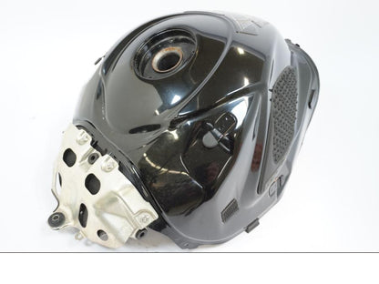 Framsidan på Bensintank från en Suzuki GSX-R 1000 -2008 motorcykel.