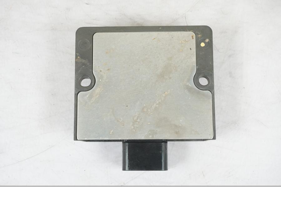 Vänster sida på Likriktare från en Kawasaki Z 900 -2019 motorcykel.