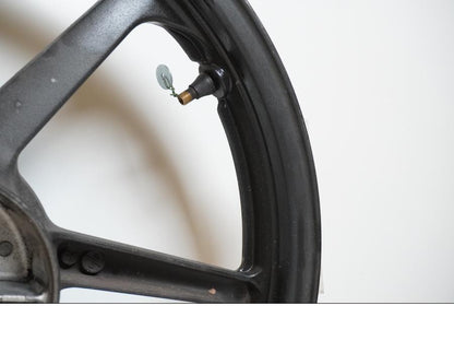 Extrabild4 på Fälg från en Honda CBR 125 R -2004 motorcykel.