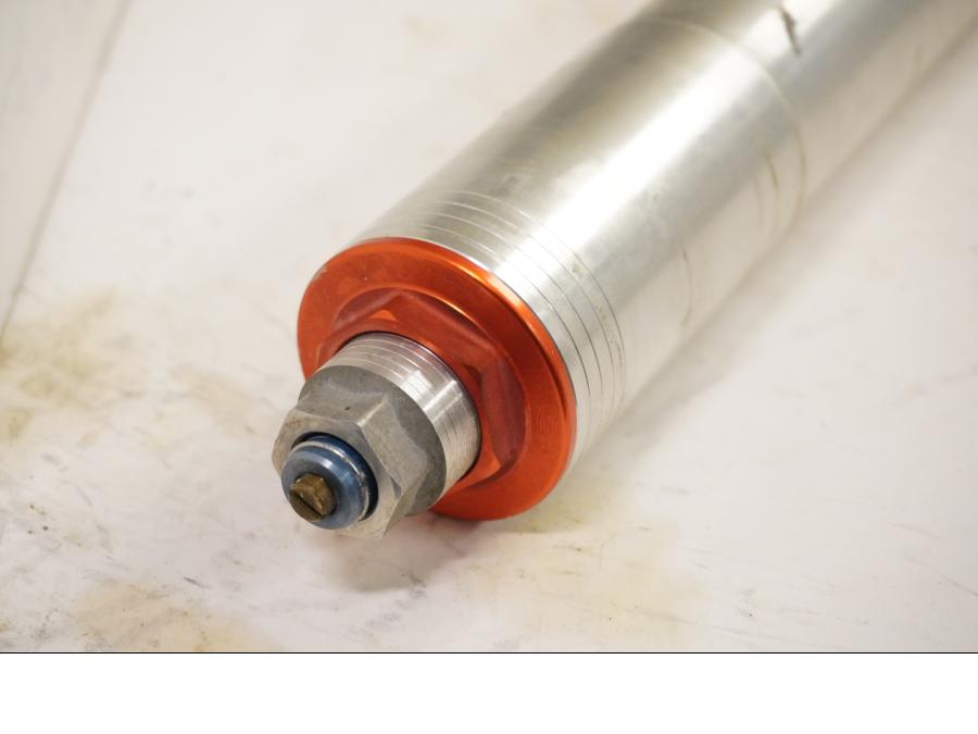 Snett uppifrån på Gaffelben från en Ducati 748 -2001 motorcykel.