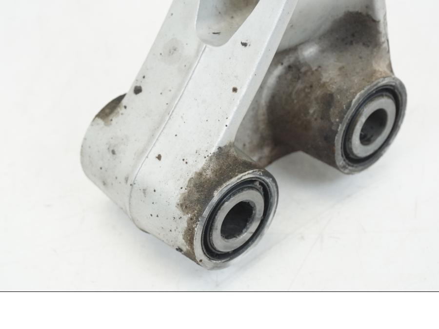 Höger sida på Stötdämparlänkage från en Ducati Streetfighter V4 -2020 motorcykel.