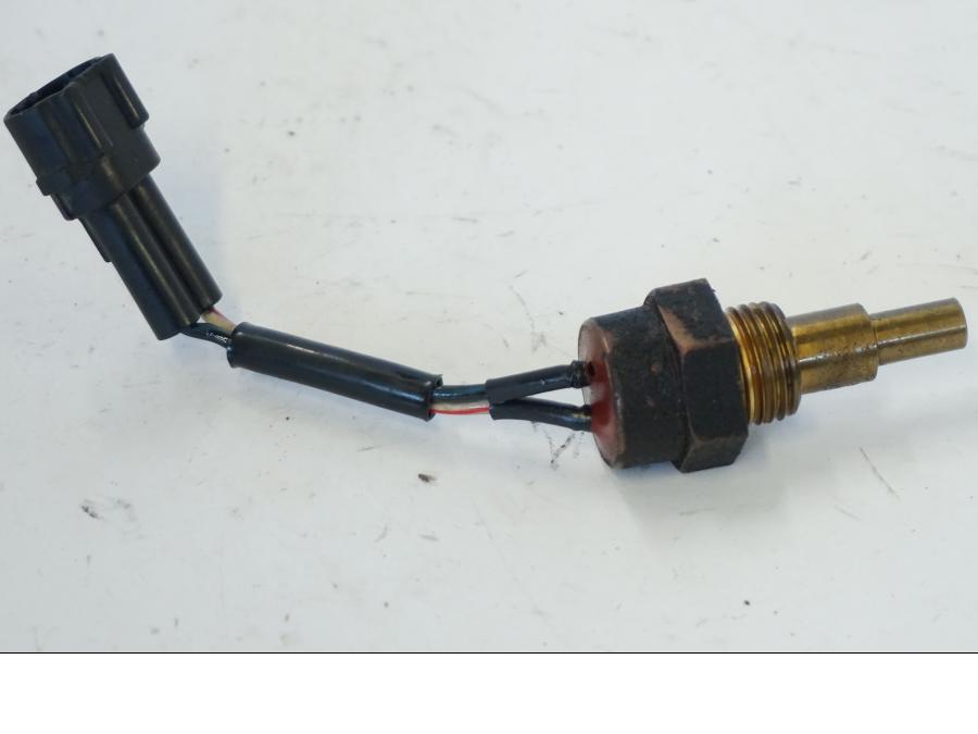 Baksidan på Luftburksensor från en Kawasaki ZR-7 -2001 motorcykel.