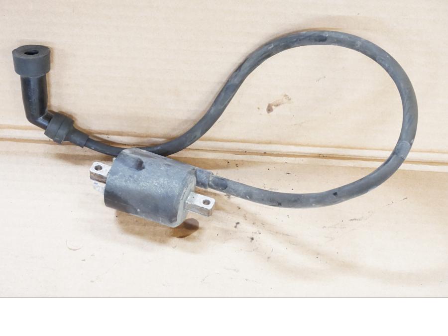 Framsidan på Tändspole från en Yamaha XVS 1100 -2000 motorcykel.