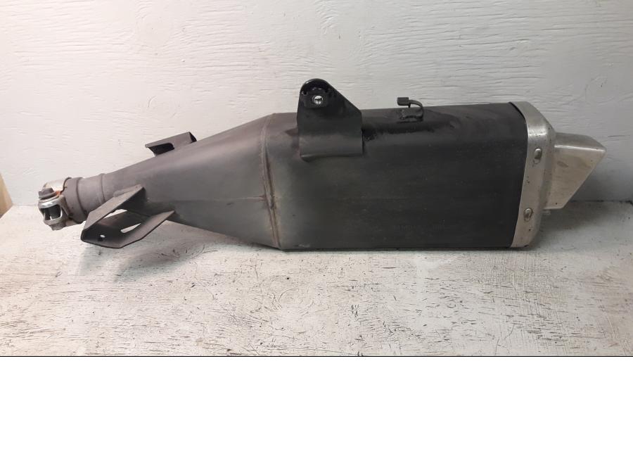 Baksidan på Ljuddämpare från en Honda ADV 750 -2017 motorcykel.