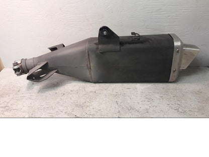 Baksidan på Ljuddämpare från en Honda ADV 750 -2017 motorcykel.