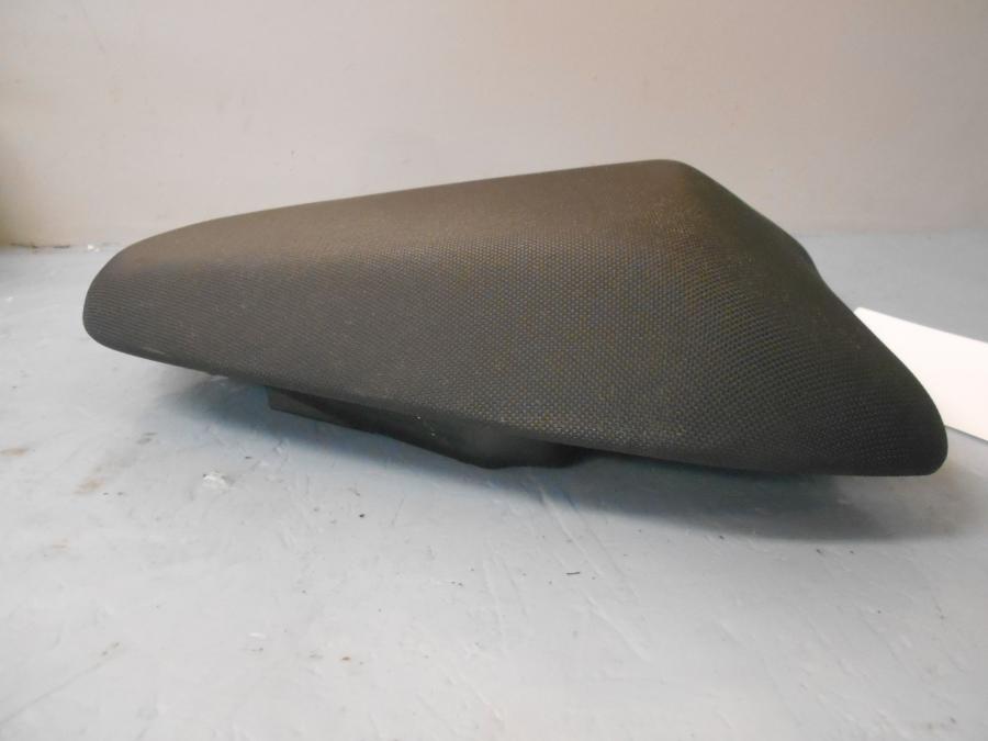 Baksidan på Sadel från en Kawasaki Ninja 650 -2015 motorcykel.