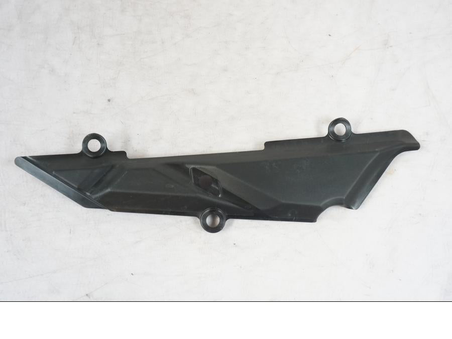 Framsidan på Sidopanel från en Triumph Tiger 1200 -2018 motorcykel.