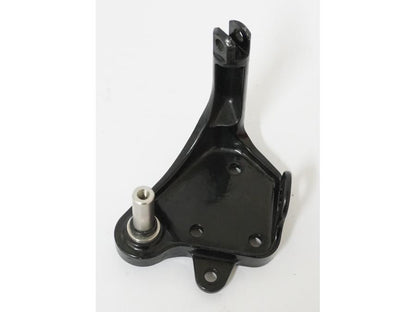 Framsidan på Fotpinnefäste från en H-D Softail -2004 motorcykel.