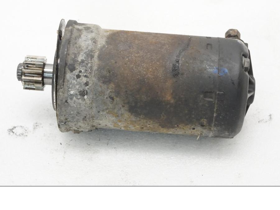 Framsidan på Startmotor från en Ducati Monster 600 -2001 motorcykel.