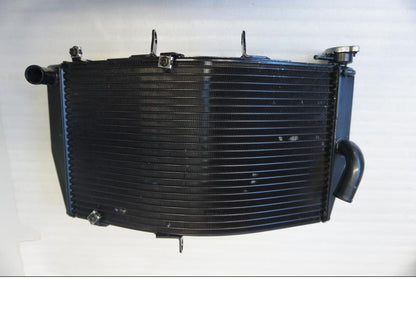 Baksidan på Vattenkyl från en Honda CBR 600 RR -2004 motorcykel.