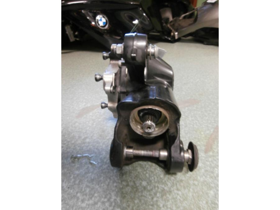 Vänster sida på Slutväxel från en BMW K 1200 R Sport -2007 motorcykel.