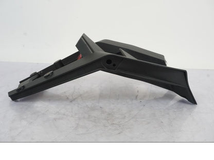 Baksidan på Skylthållare från en KTM 1290 Super Duke -2019 motorcykel.