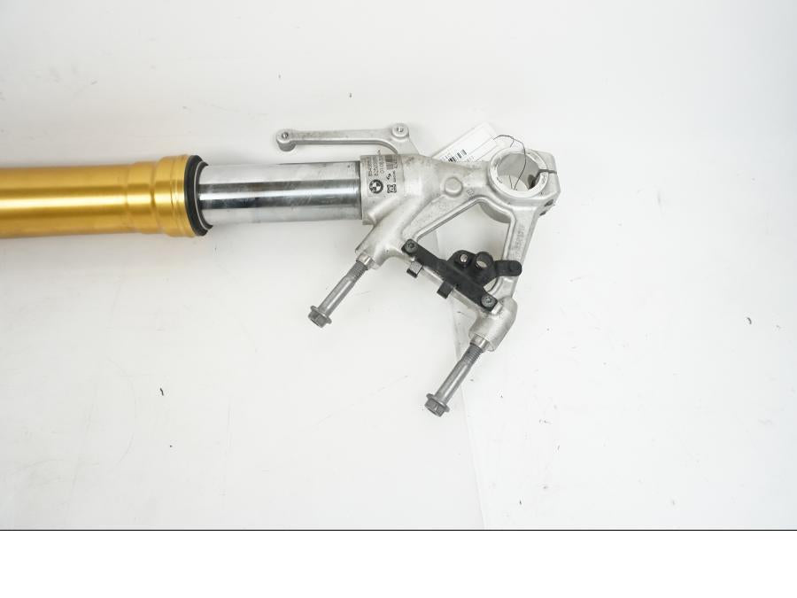 Baksidan på Gaffelben från en BMW S 1000 R -2015 motorcykel.