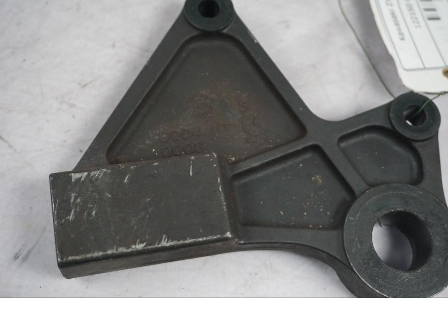 Baksidan på Bromsoksfäste från en Kawasaki ZX-10R -2008 motorcykel.