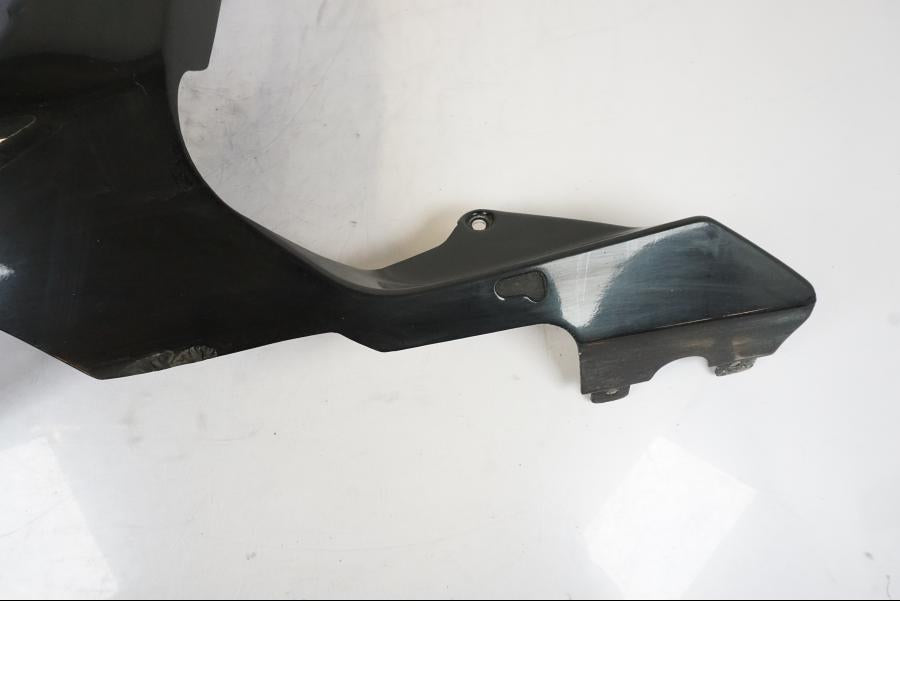 Vänster sida på Sidkåpa från en Honda CBR 900 RR -2003 motorcykel.