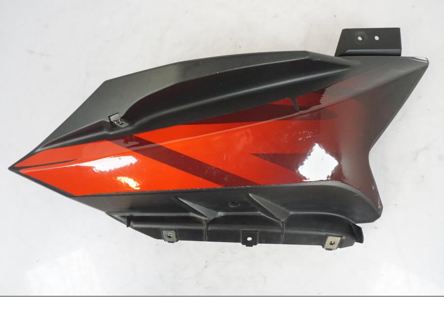 Framsidan på Sidkåpa från en Yamaha YZF-R 125 -2008 motorcykel.